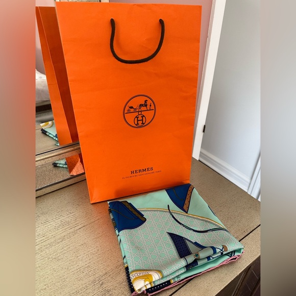 SOLD! Gorgeous Hermes La Perriere 100%Silk Scarf 90x90 Light Blue Colors - Picture 10 of 14